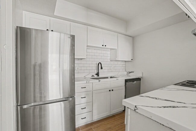 Photo - 2119 Barr St Unit C