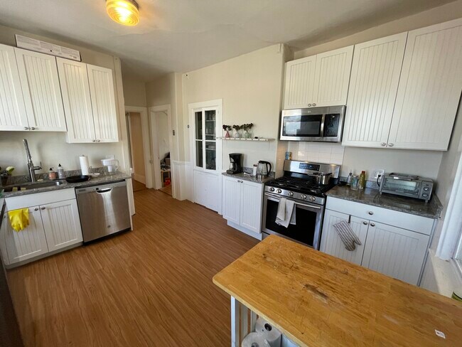40 Cherry St Unit 3