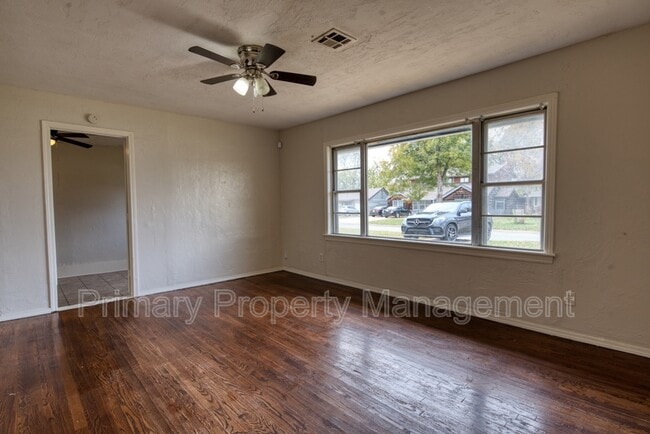 Photo - 3004 Somerset Pl