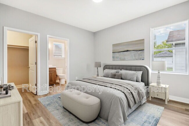 Photo - 2034-B E Maryland St