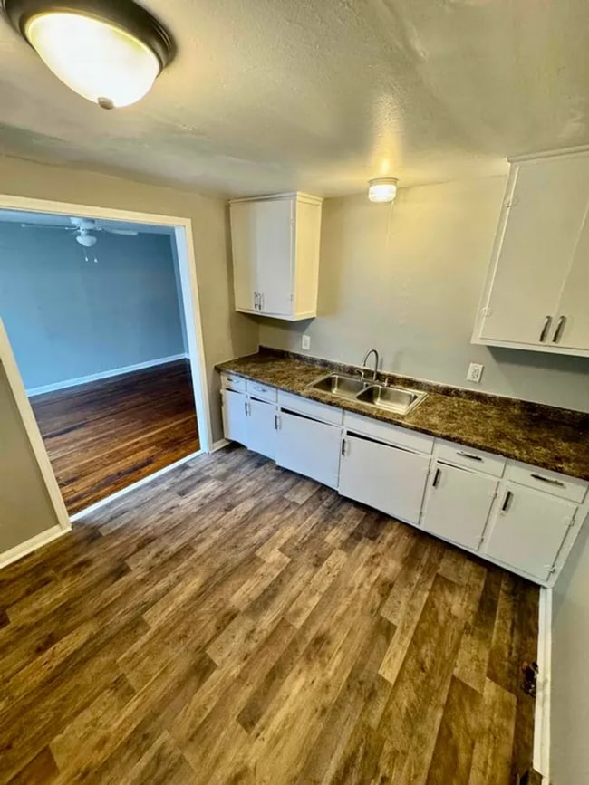 Photo - 4265 Woodlawn Ave Unidad A