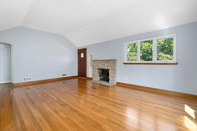 115 E Dominion Blvd