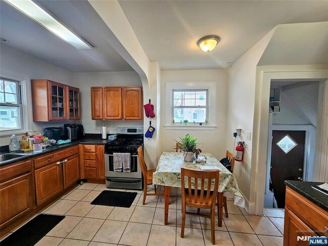 Photo - 483 Cumberland Ave