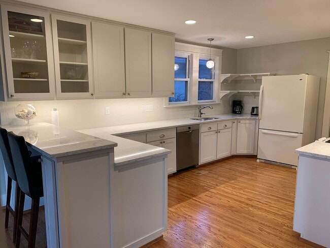 Photo - Charming Home in Belmont-Hillsboro Neighborhood, minutes to Vandy and Belmont, Fenced Yard