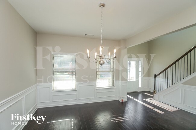 Photo - 490 Silver Oak Dr