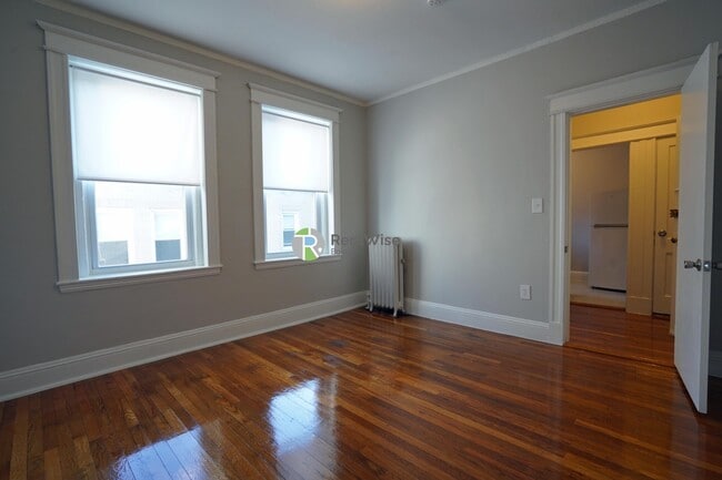 64 Woodstock Ave