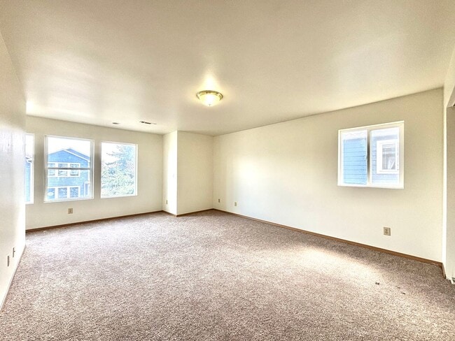 Photo - 4 bedroom unit by campus