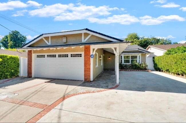 Building Photo - 16255 Dickens St Rental