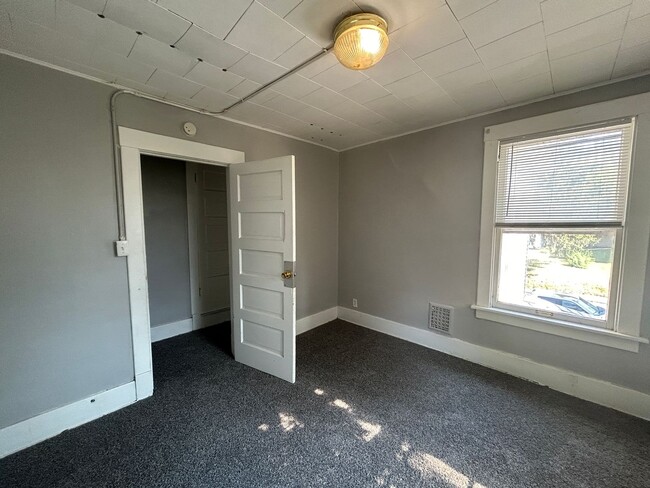 Photo - 2012/2014 LeClaire St. Unit 2012