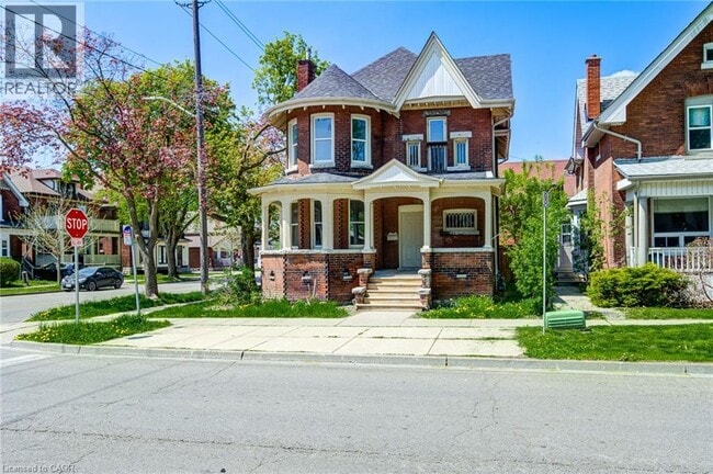 Photo - 200 Park Ave