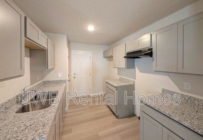 Photo - 332 Woodlawn Ave