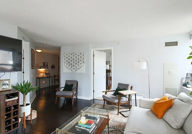 Building Photo - 545 N Dearborn St Unit 1107