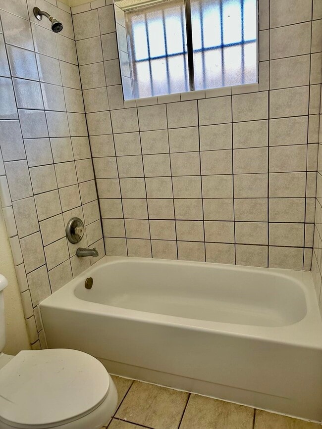 Building Photo - 2015 Lazy Ln