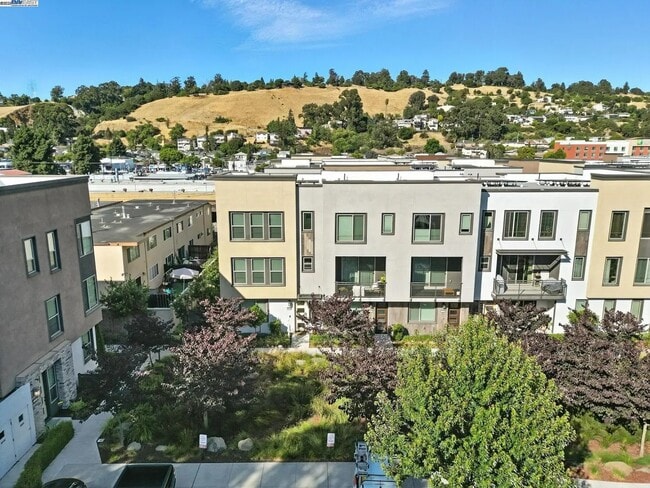 Building Photo - 25243 Villager Ln