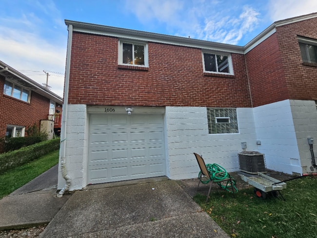 Photo - 1606 Greentree Rd