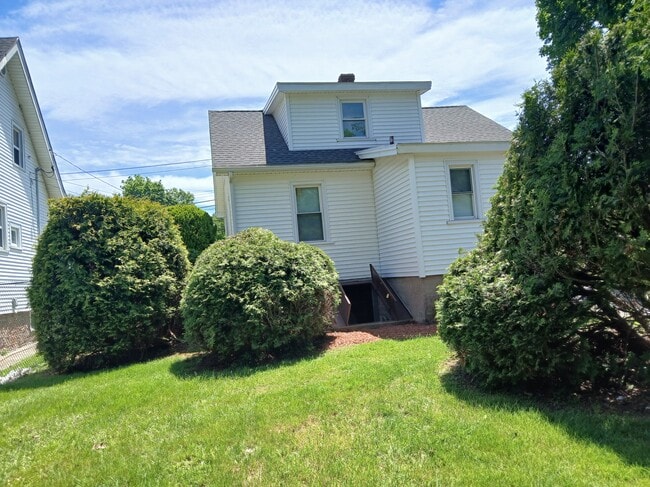 Photo - 293 Foxon Rd