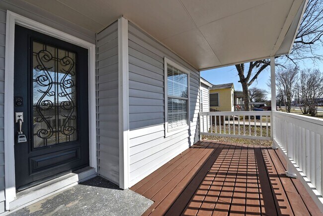 Photo - Stylish and Spacious 4-Bedroom Home PLUS C...
