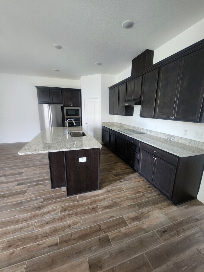 Photo - 732 Middleton St