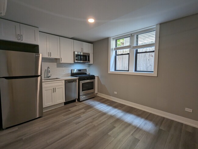 Photo - 3935 N Janssen Ave Unit gdn