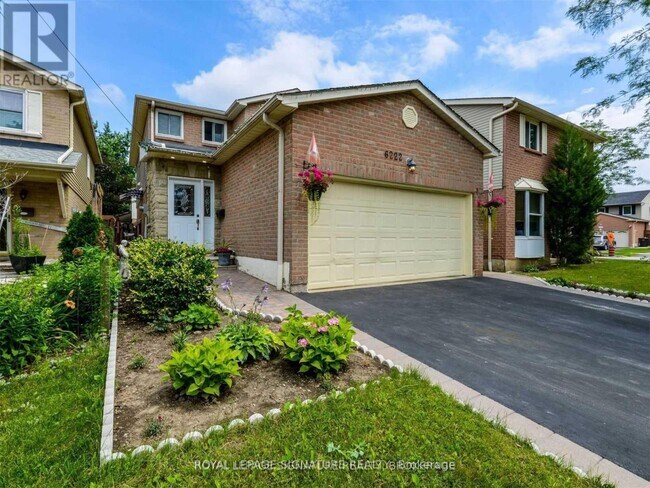 Photo - 6222 Fullerton Crescent