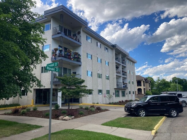Building Photo - 1 Bed / 1 Bath Condo in a Strictly 62+ Community in the Hip Strip! Unit 205