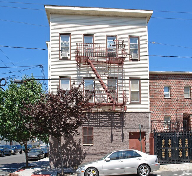 Photo - 601-603 BERGENLINE AVE