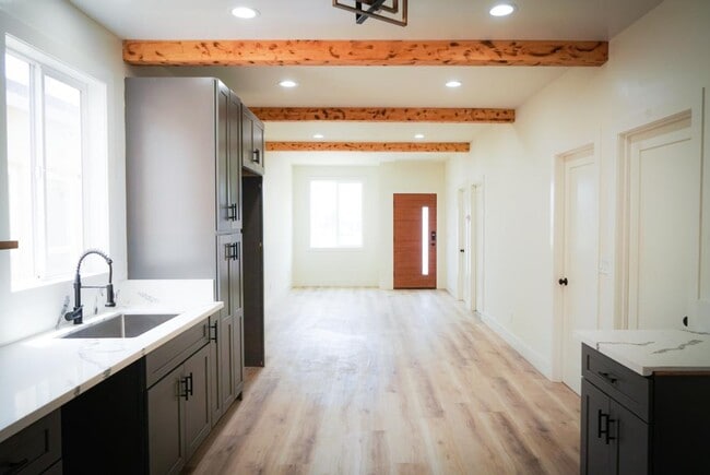 156 S Pecan St