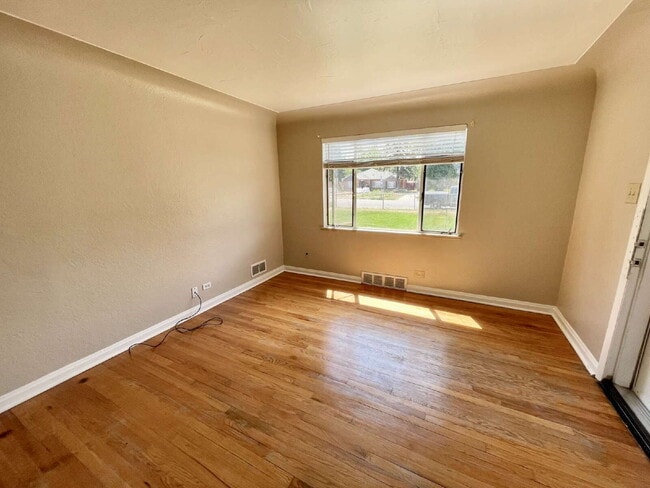 Photo - 3 Bed 1 Bath Ranch in North Park Hill! (Available Immediately)
