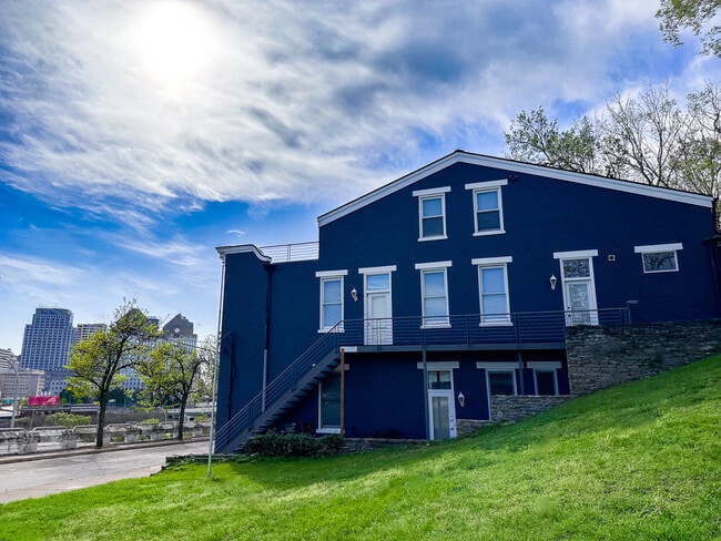 Building Photo - 334 Kilgour St Unit 1