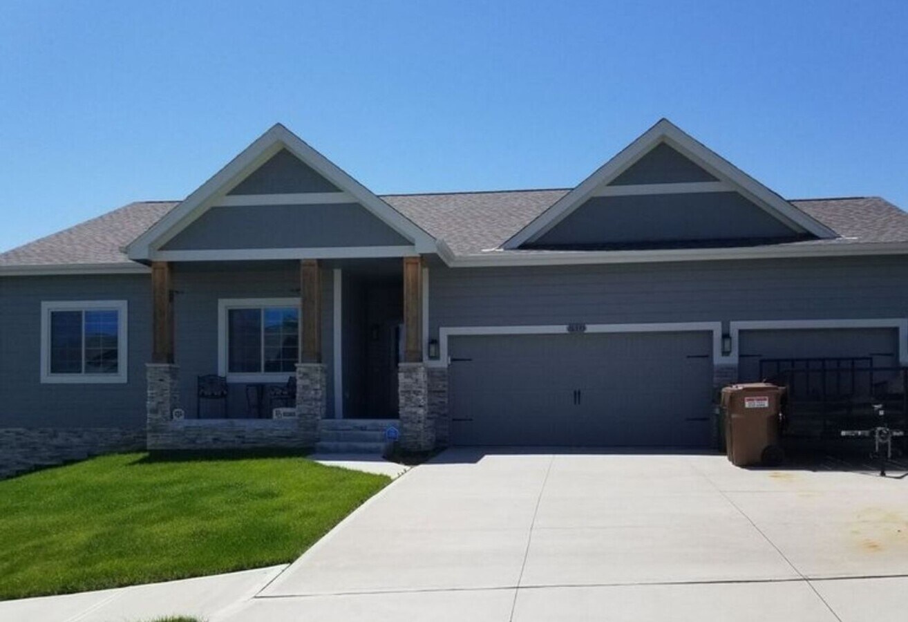 Beautiful 3 Bedroom Home! - Beautiful 3 Bedroom Home!