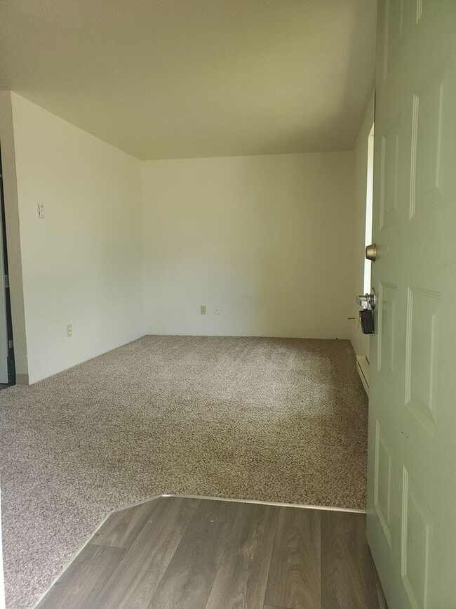 Photo - 2 bed 1 bath Duplex