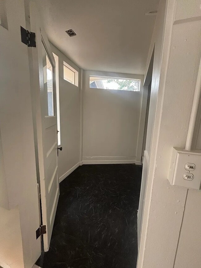 Photo - 564 E 7th Ave