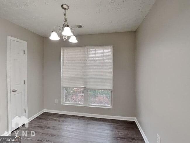 Photo - 1998 Grove Way