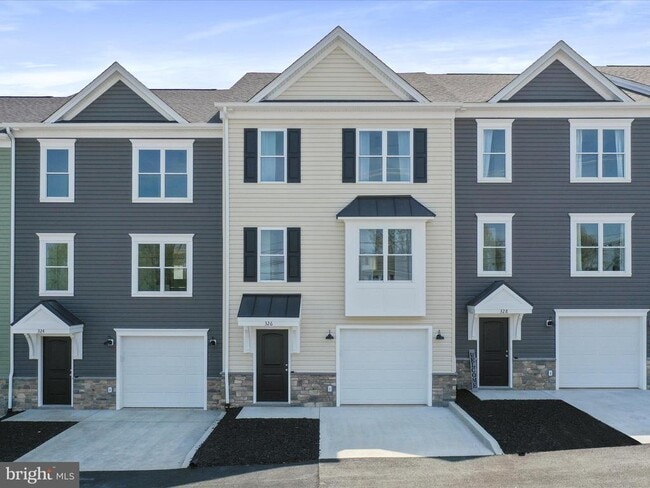 Photo - 326 W 11th St Townhome