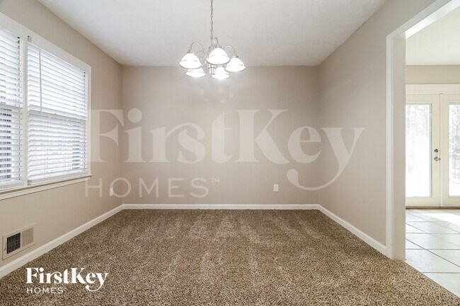 Photo - 560 Presidential Dr