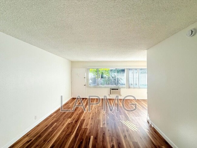 Photo - 10919 Pioneer Blvd