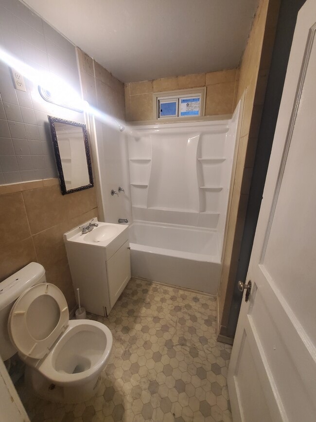 Photo - 463 Linares St