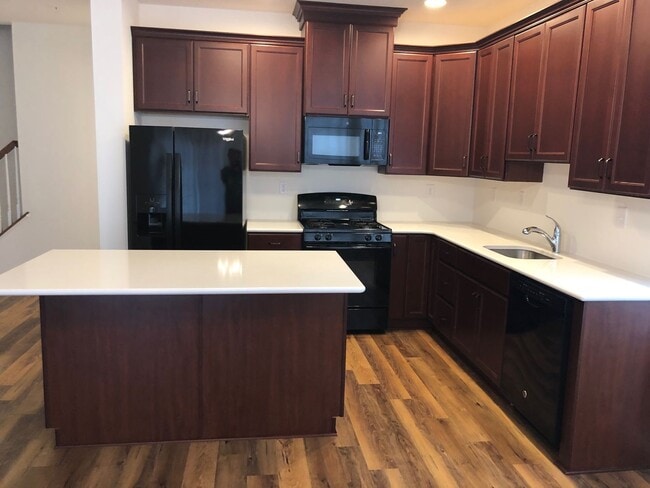 Photo - 752 W 2nd St