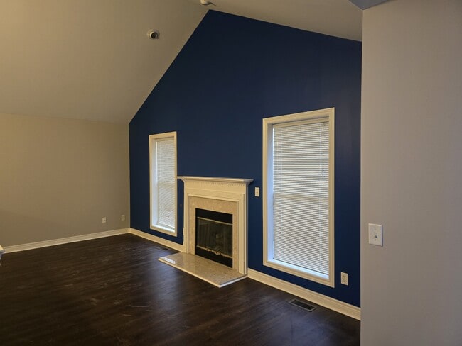 Photo - 5675 Hampshire Ln