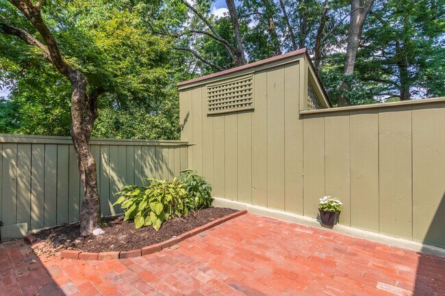 Photo - 7 Belaire Way