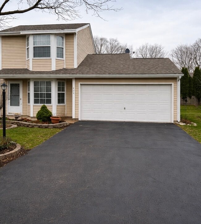 Building Photo - 404 Lauren Ln