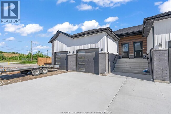 Photo - 1035 CROYDON LOWER