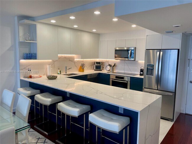 Photo - 5701 Collins Ave Unidad 805