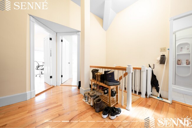 Building Photo - 10 Trowbridge St Unit 3 Rental
