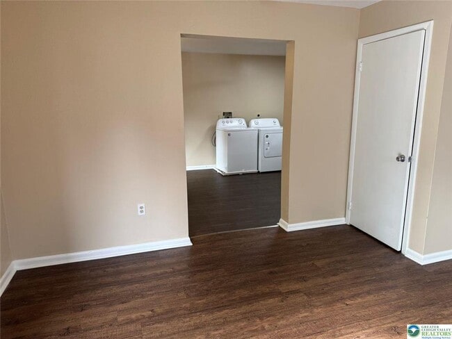 Photo - 1538 E 8th St Unit C