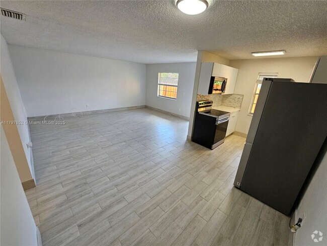 Building Photo - 4621 SW 33rd Ave Unit 2 Rental