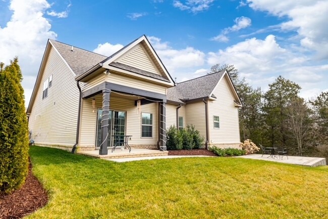 Photo - Knoxville 37931 - 4 bedroom 3 bath - call Linda Meese 865-591-6004