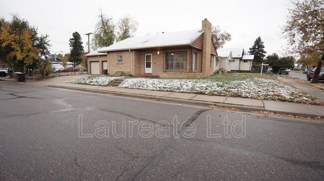 Photo - 3800 S Acoma St House