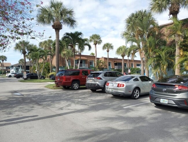 Building Photo - Rental in Stuart