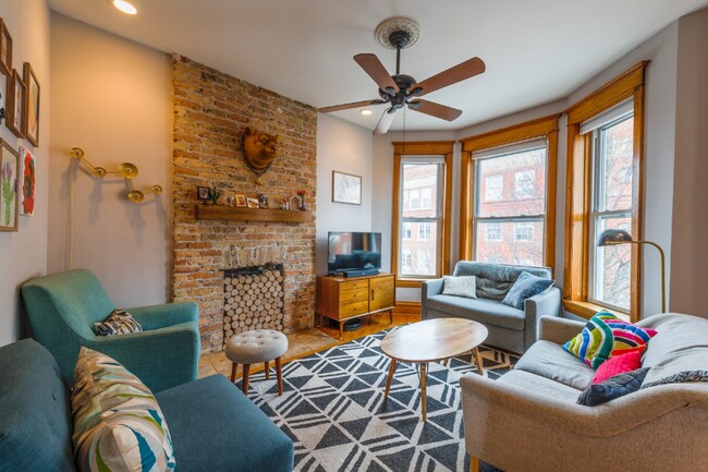 Building Photo - 3115 W Belden Ave Unit 3